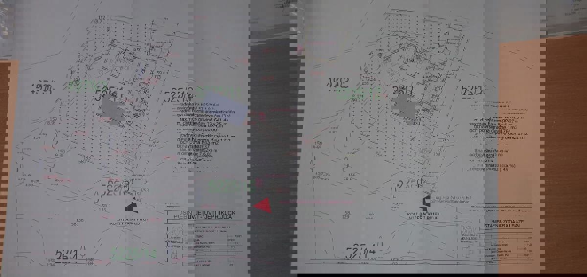 VODNJAN, GRADBENO ZEMLJIŠČE NA OSAMLJENI LOKACIJI Z GRADBENO DOVOLJENJEM