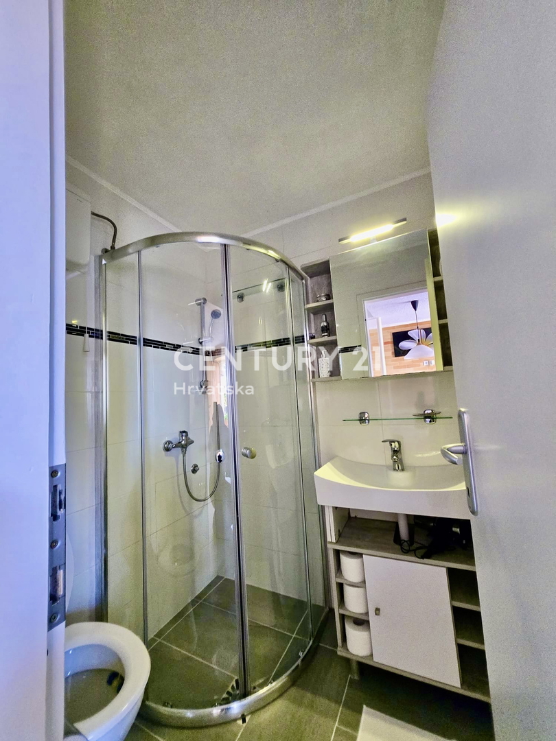 VRSAR, CENTAR, FANTASTIČNA POPOLNOMA PRENOVLJENA HIŠA, PRILOŽNOST!!