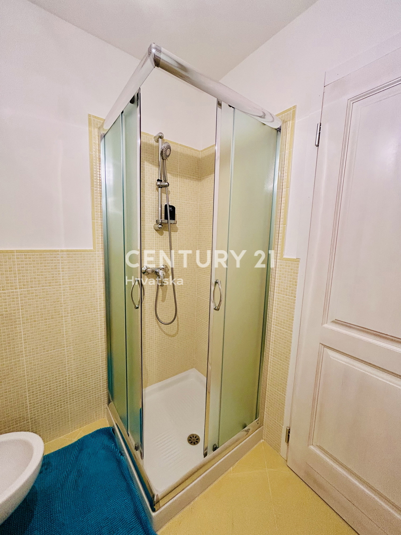 BRTONIGLA, OKOLICA, DVOSOBNO STANOVANJE LE 5 KM OD MORJA