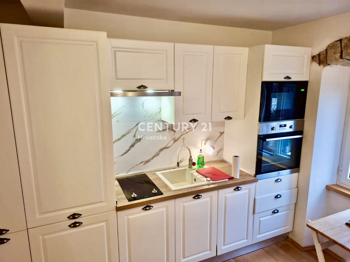 BRTONIGLA, OKOLICA, DVOSOBNO STANOVANJE LE 5 KM OD MORJA