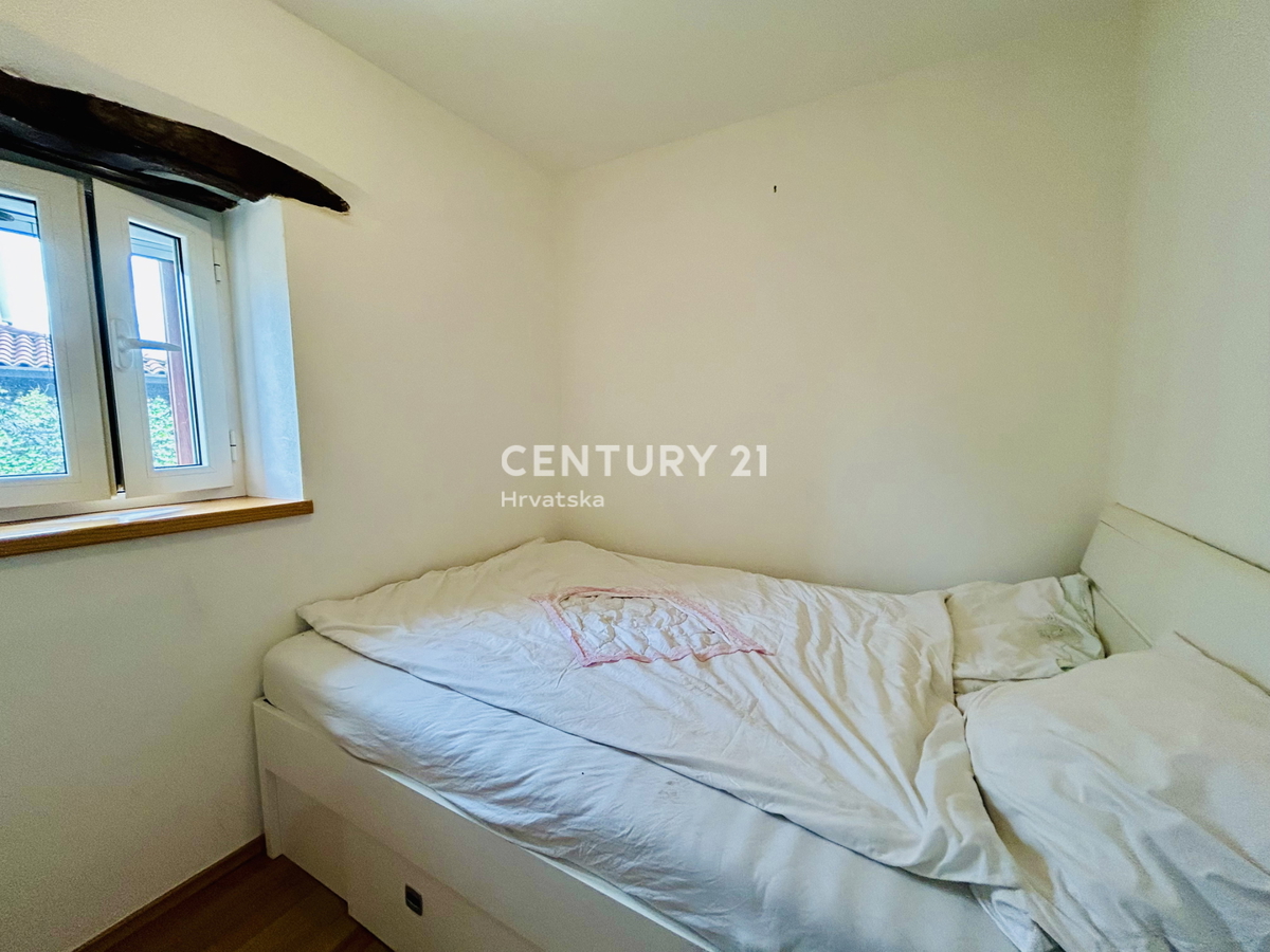 BRTONIGLA, OKOLICA, DVOSOBNO STANOVANJE LE 5 KM OD MORJA