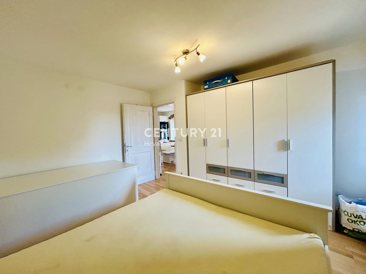 BRTONIGLA, OKOLICA, DVOSOBNO STANOVANJE LE 5 KM OD MORJA