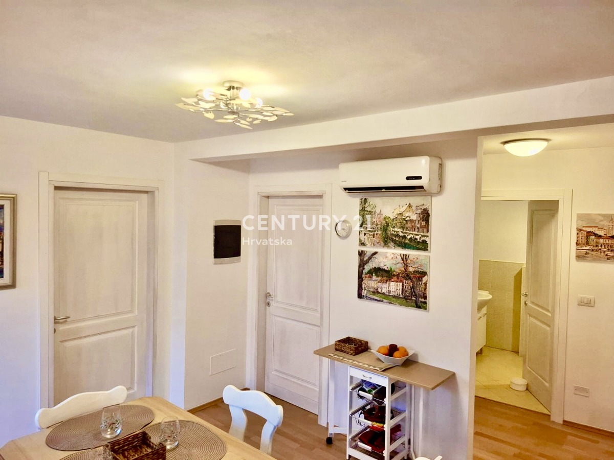 BRTONIGLA, OKOLICA, DVOSOBNO STANOVANJE LE 5 KM OD MORJA