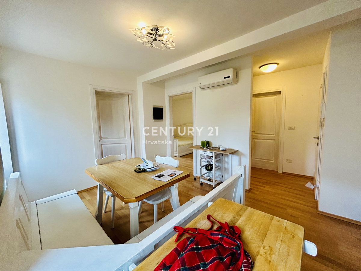 BRTONIGLA, OKOLICA, DVOSOBNO STANOVANJE LE 5 KM OD MORJA