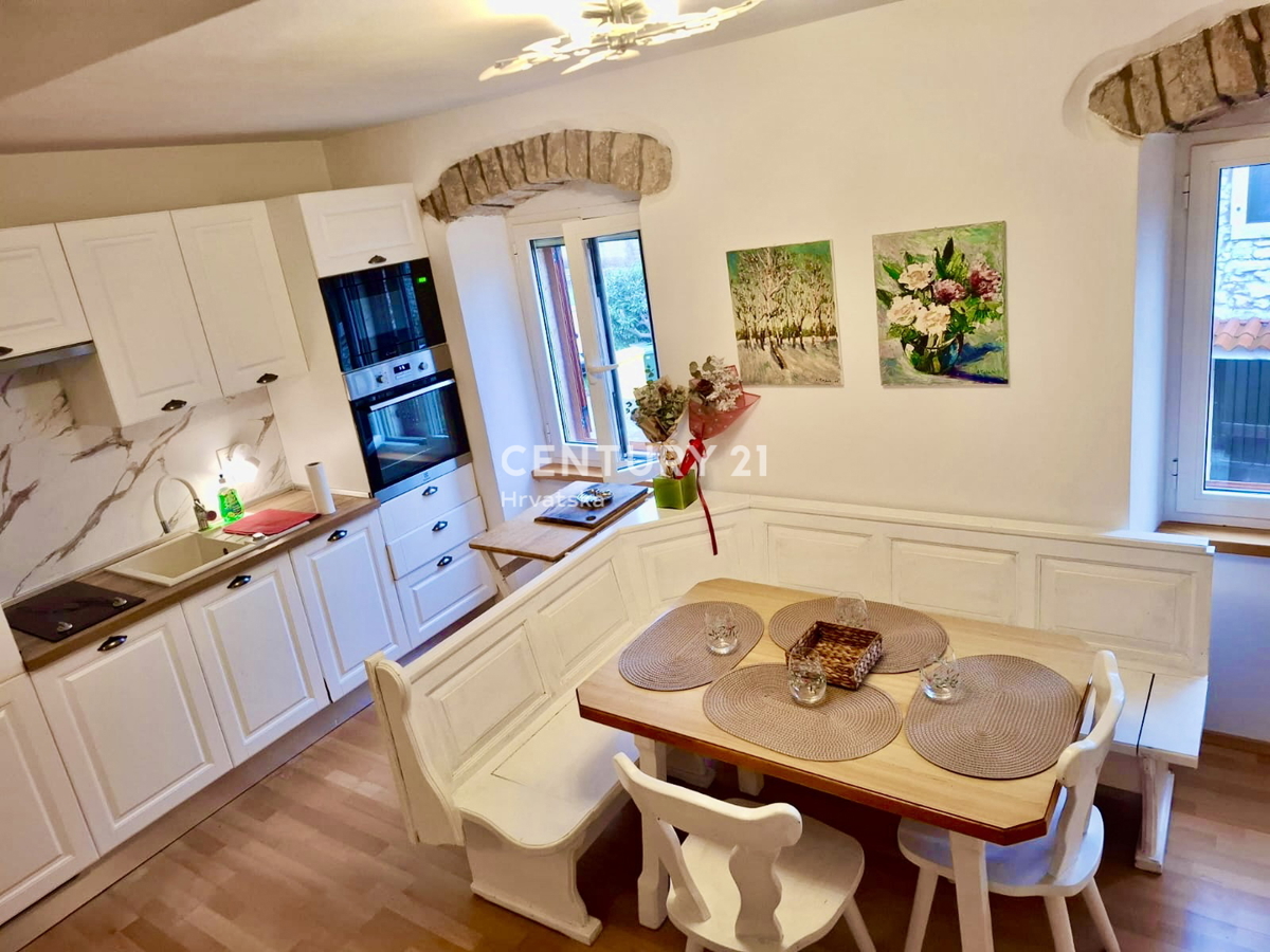 BRTONIGLA, OKOLICA, DVOSOBNO STANOVANJE LE 5 KM OD MORJA