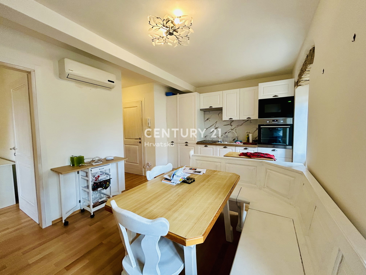 BRTONIGLA, OKOLICA, DVOSOBNO STANOVANJE LE 5 KM OD MORJA