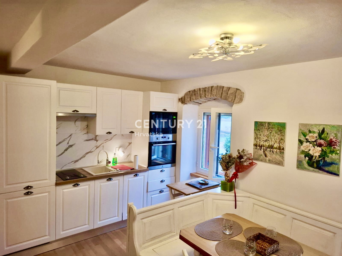 BRTONIGLA, OKOLICA, DVOSOBNO STANOVANJE LE 5 KM OD MORJA