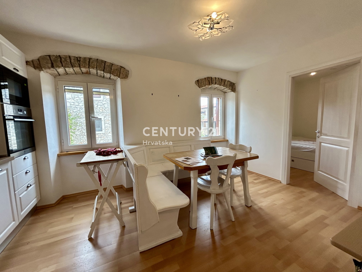 BRTONIGLA, OKOLICA, DVOSOBNO STANOVANJE LE 5 KM OD MORJA