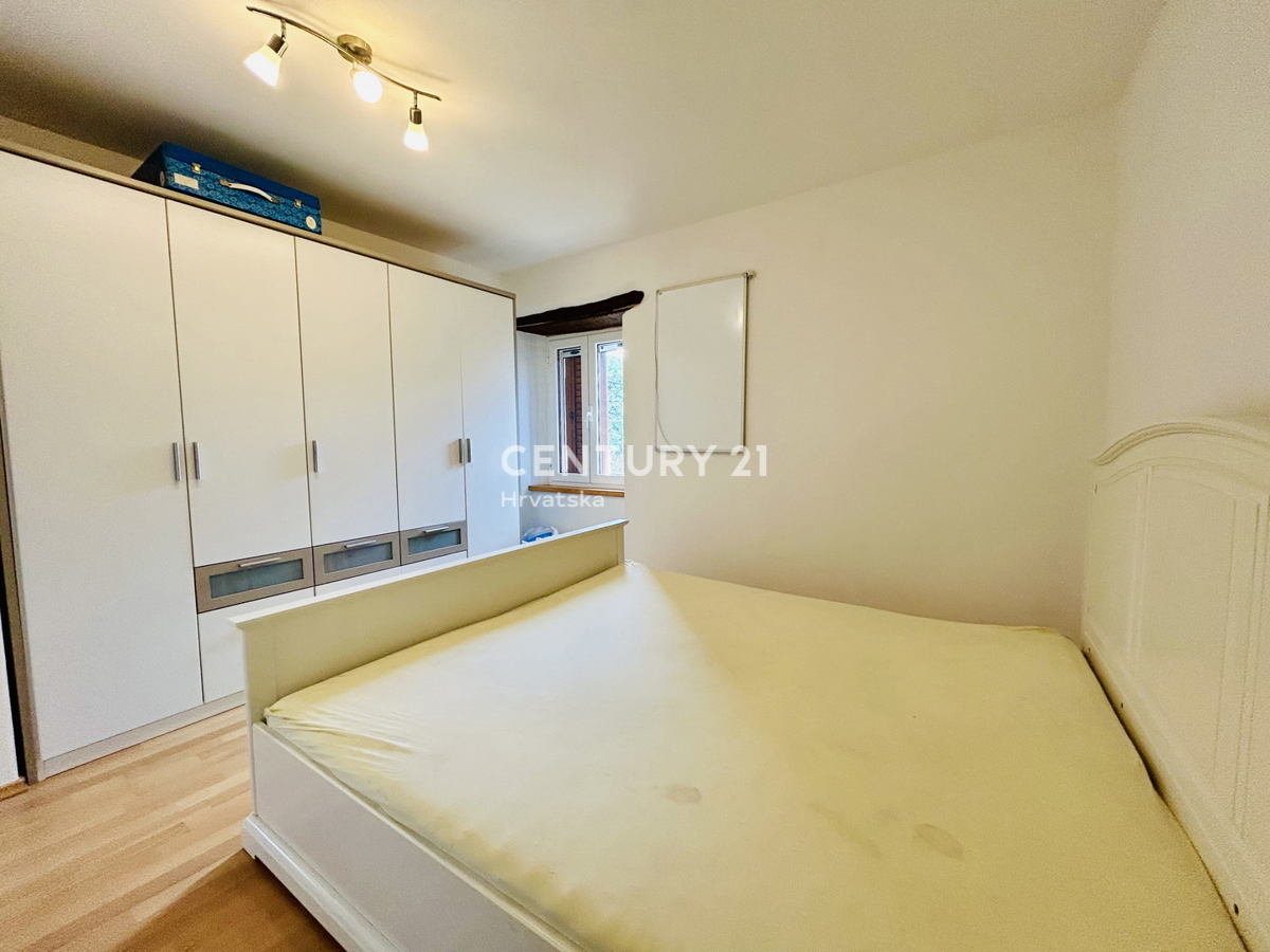 BRTONIGLA, OKOLICA, DVOSOBNO STANOVANJE LE 5 KM OD MORJA