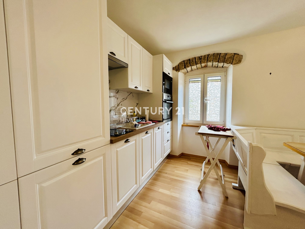 BRTONIGLA, OKOLICA, DVOSOBNO STANOVANJE LE 5 KM OD MORJA