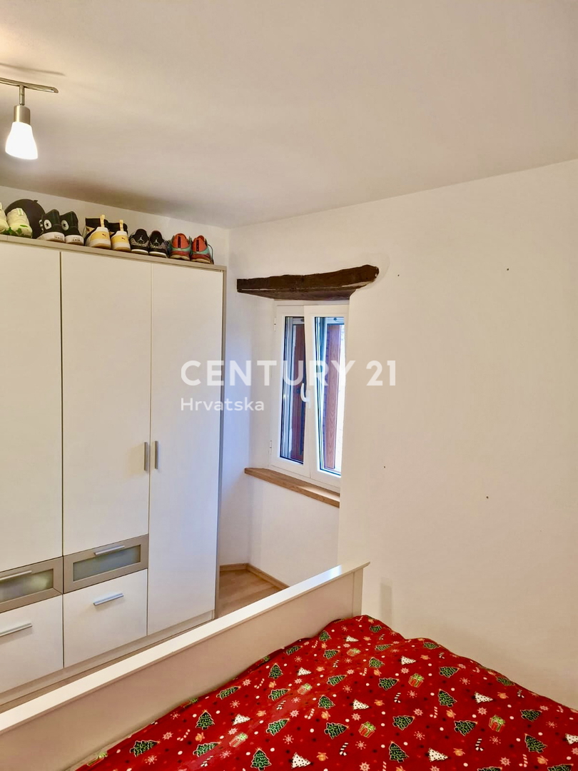 BRTONIGLA, OKOLICA, DVOSOBNO STANOVANJE LE 5 KM OD MORJA