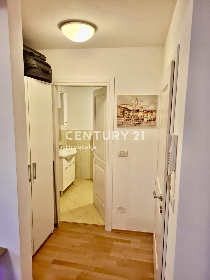 BRTONIGLA, OKOLICA, DVOSOBNO STANOVANJE LE 5 KM OD MORJA