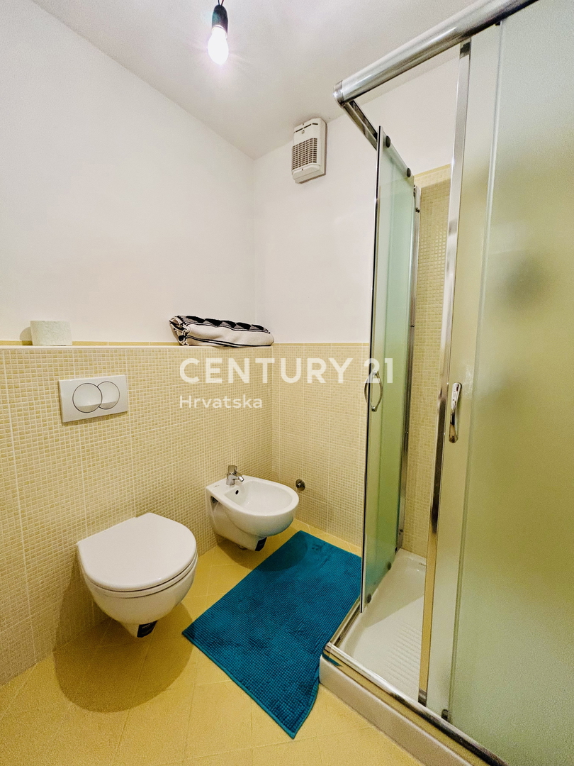 BRTONIGLA, OKOLICA, DVOSOBNO STANOVANJE LE 5 KM OD MORJA