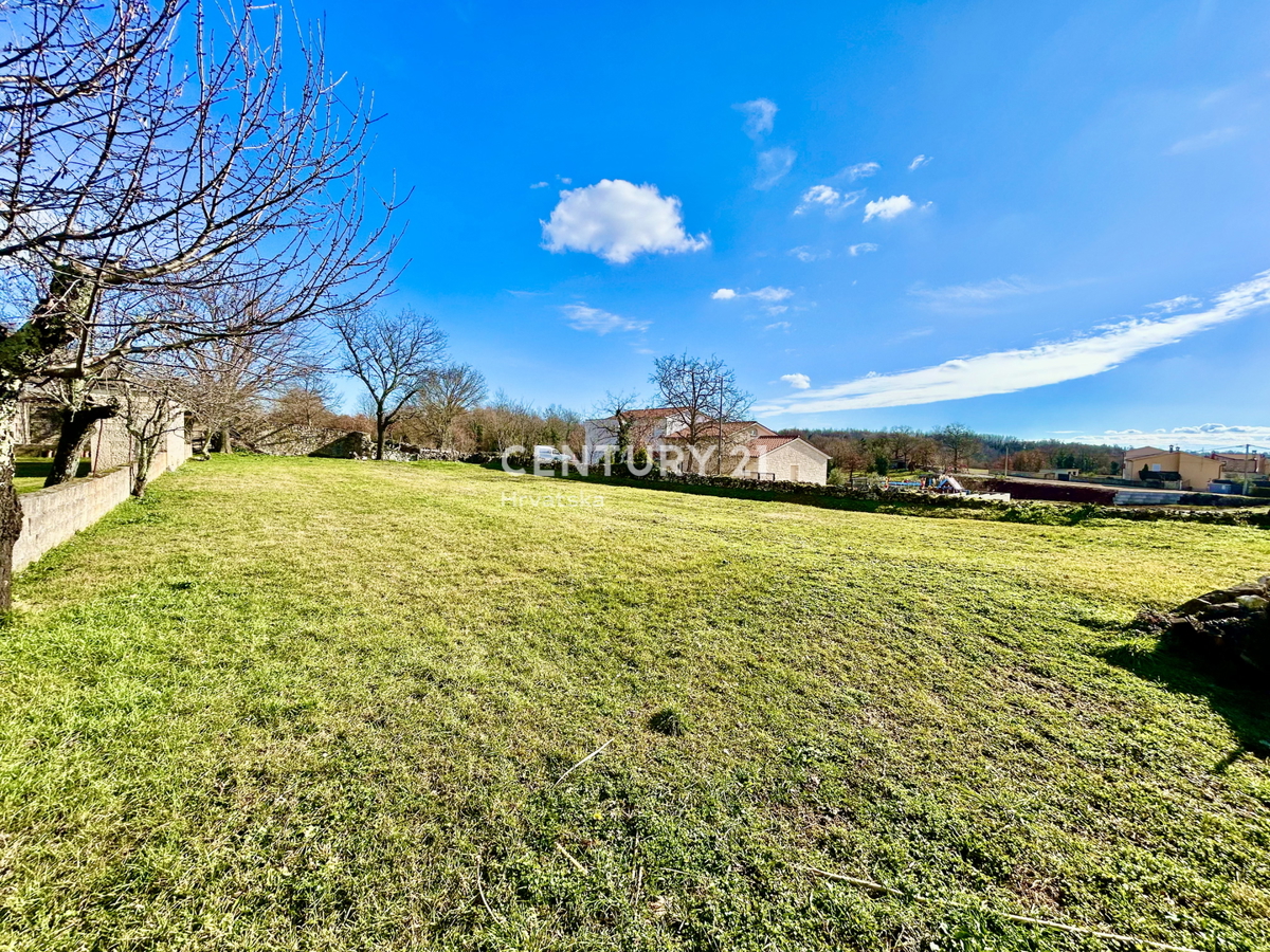 POREČ, OKOLICA, ATRAKTIVNO GRADBENO ZEMLJIŠČE NA VRHUNSKI LOKACIJI