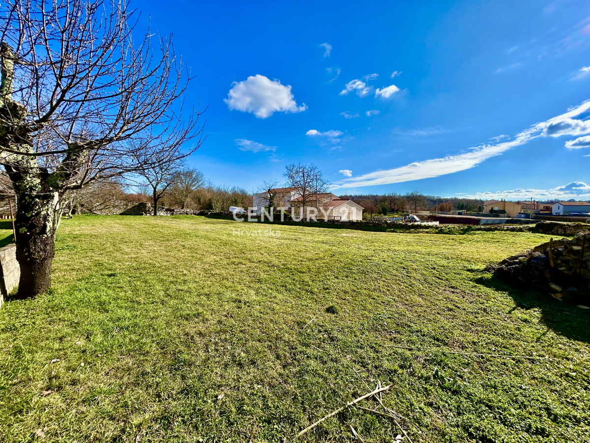 POREČ, OKOLICA, ATRAKTIVNO GRADBENO ZEMLJIŠČE NA VRHUNSKI LOKACIJI