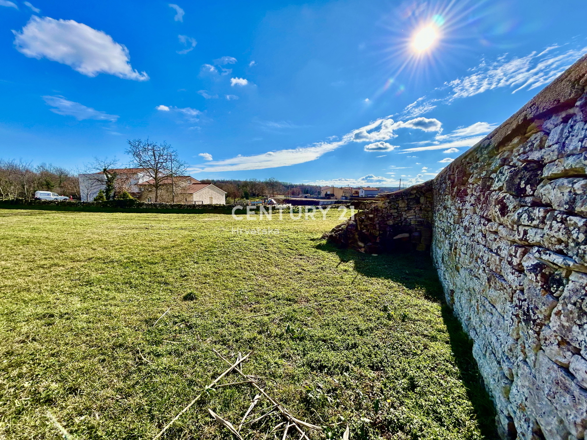 POREČ, OKOLICA, ATRAKTIVNO GRADBENO ZEMLJIŠČE NA VRHUNSKI LOKACIJI