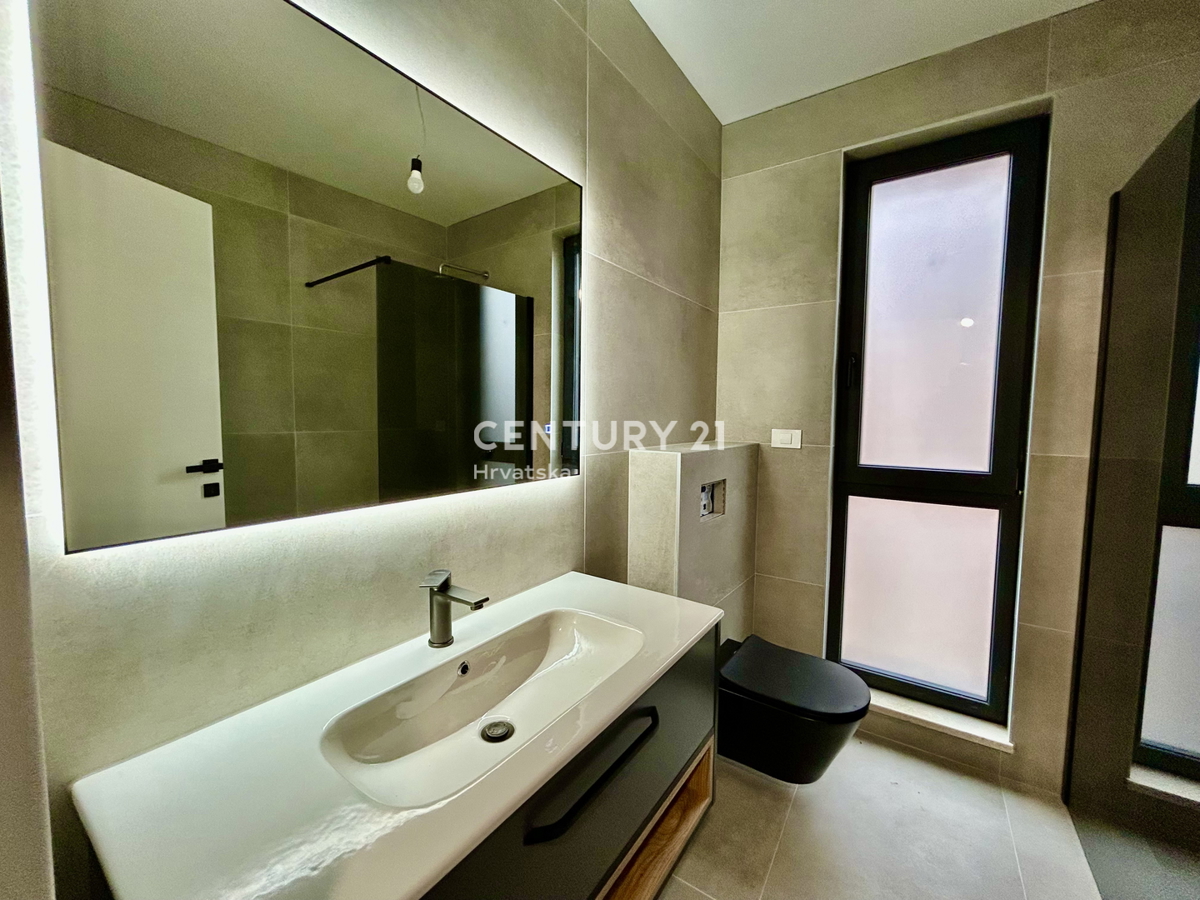 MEDULIN, NOV STAN S TREMI SOBAMI IN VISOKIM KOMFORTOM