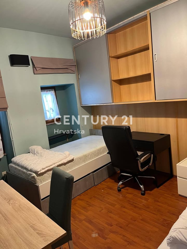 POREČ, PRODAJA SE DVOSOBNO STANOVANJE, CENTER MESTA 100 M OD MORJA