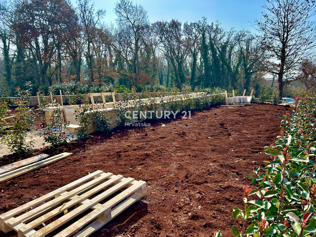 UMAG, OKOLICA, NOV STAN SAMO 150 METROV OD PLAŽE IN MORJA