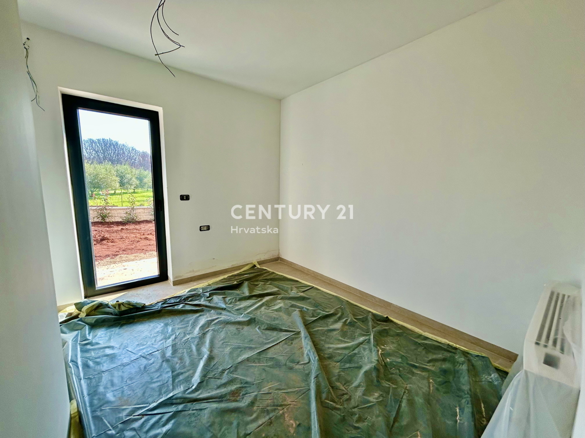 UMAG, OKOLICA, NOV STAN SAMO 150 METROV OD PLAŽE IN MORJA