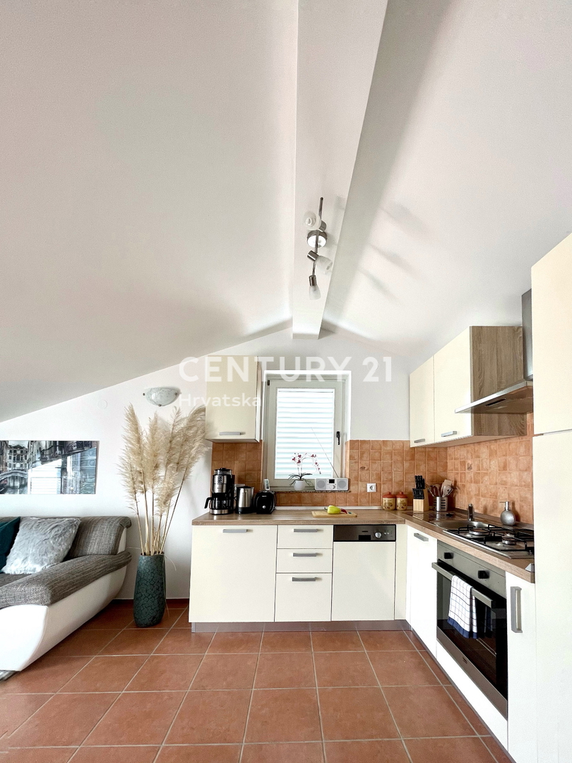 Lovran atraktiven stanovanje na peš razdalji od morja