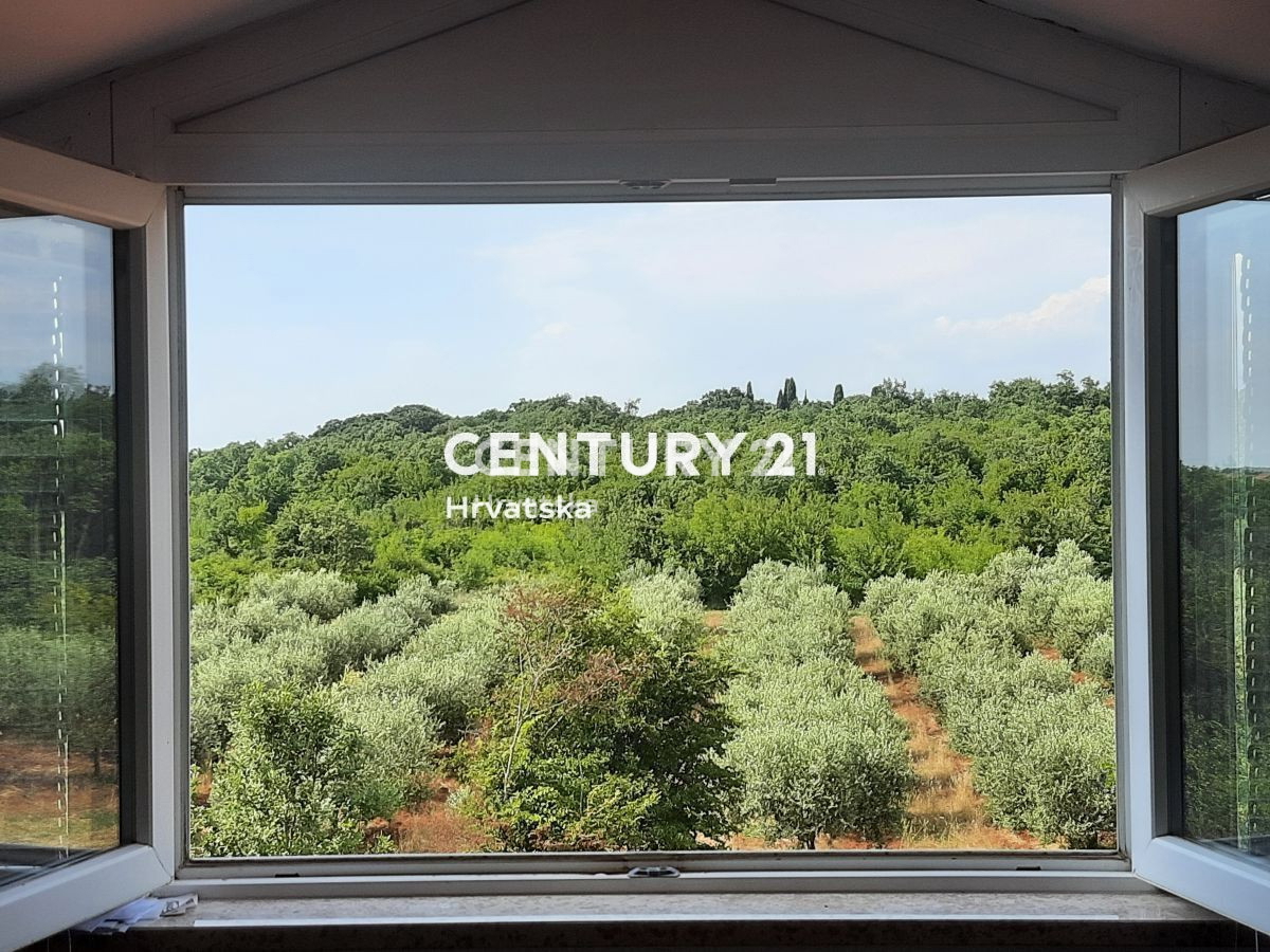 POREČ, PRODAJA SE STANOVANJE - DVA V ENEM S TERASO