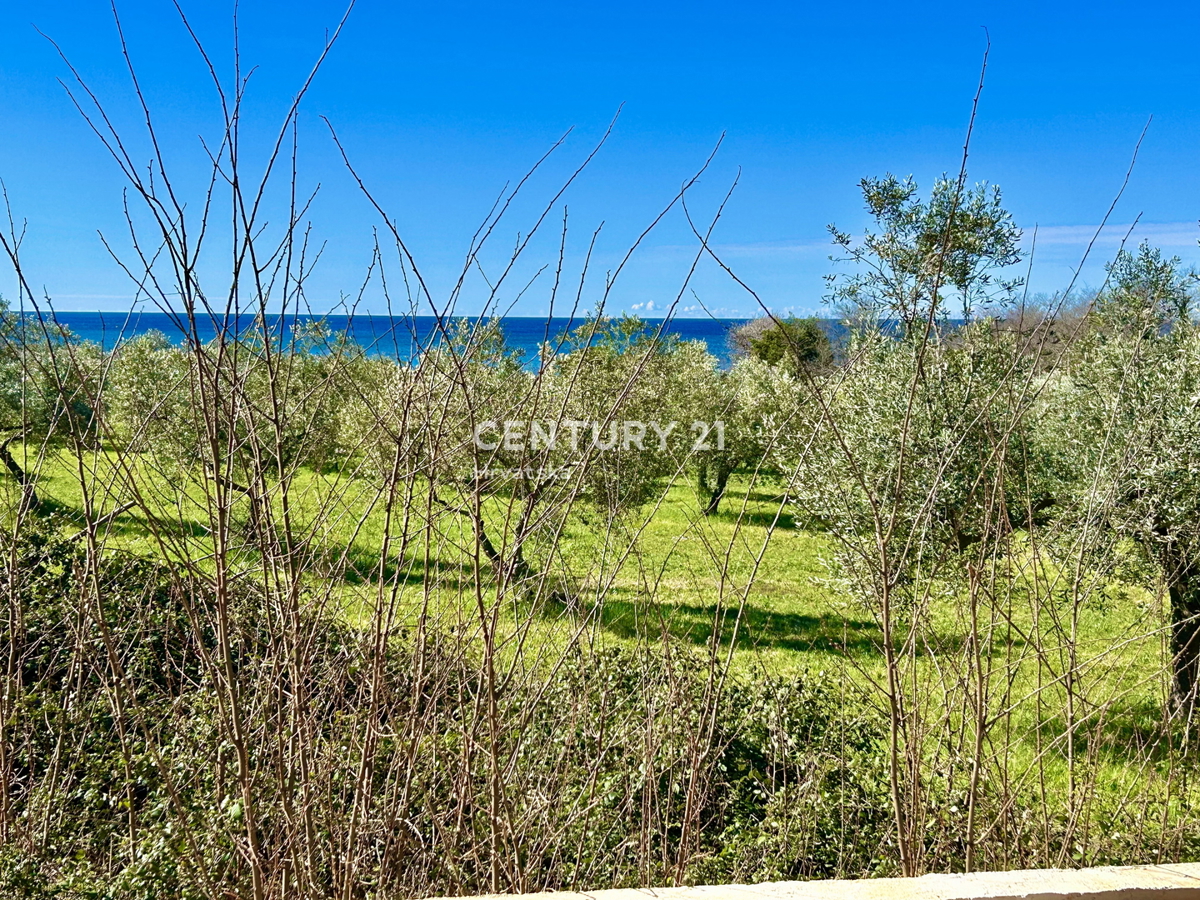 Umag, dvojna hiša le 150 metrov od plaže s panoramskim in odprtim pogledom na morje