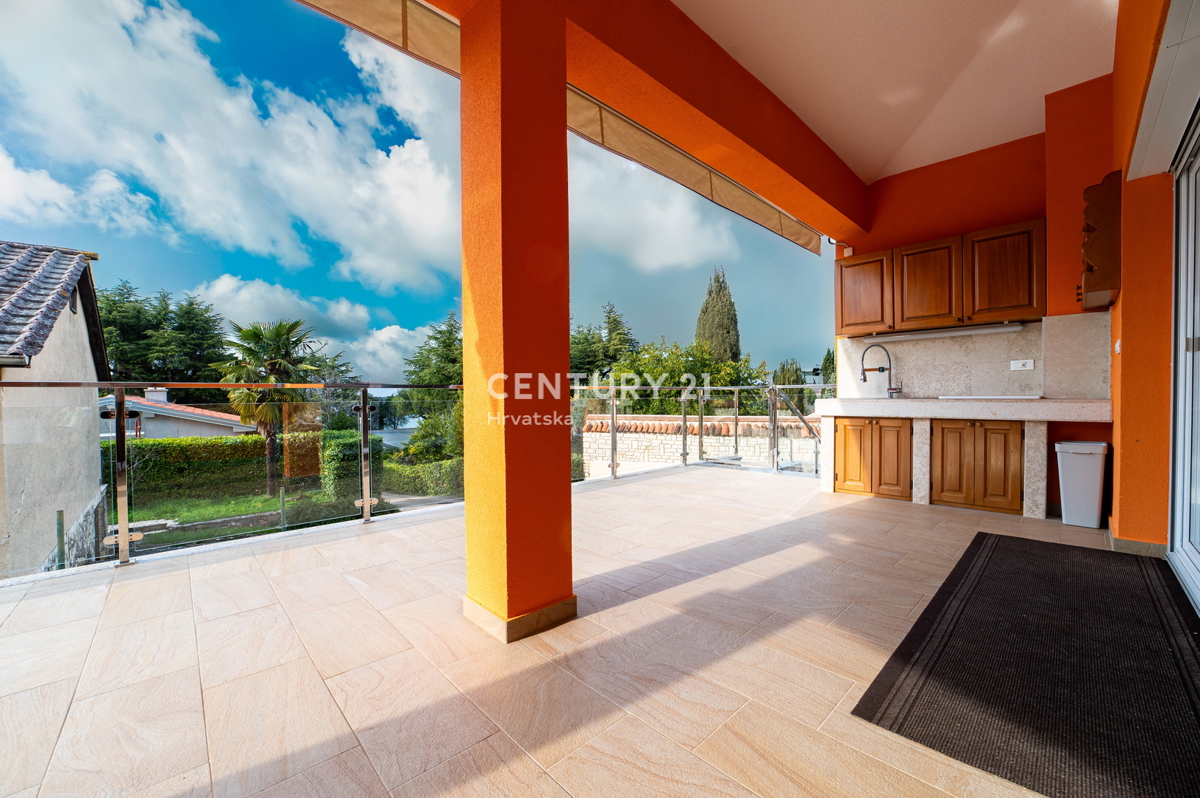 NOVIGRAD, VILA S BAZENOM, 50 METROV OD MORJA IN ČUDOVITIM POGLEDOM NA MORJE