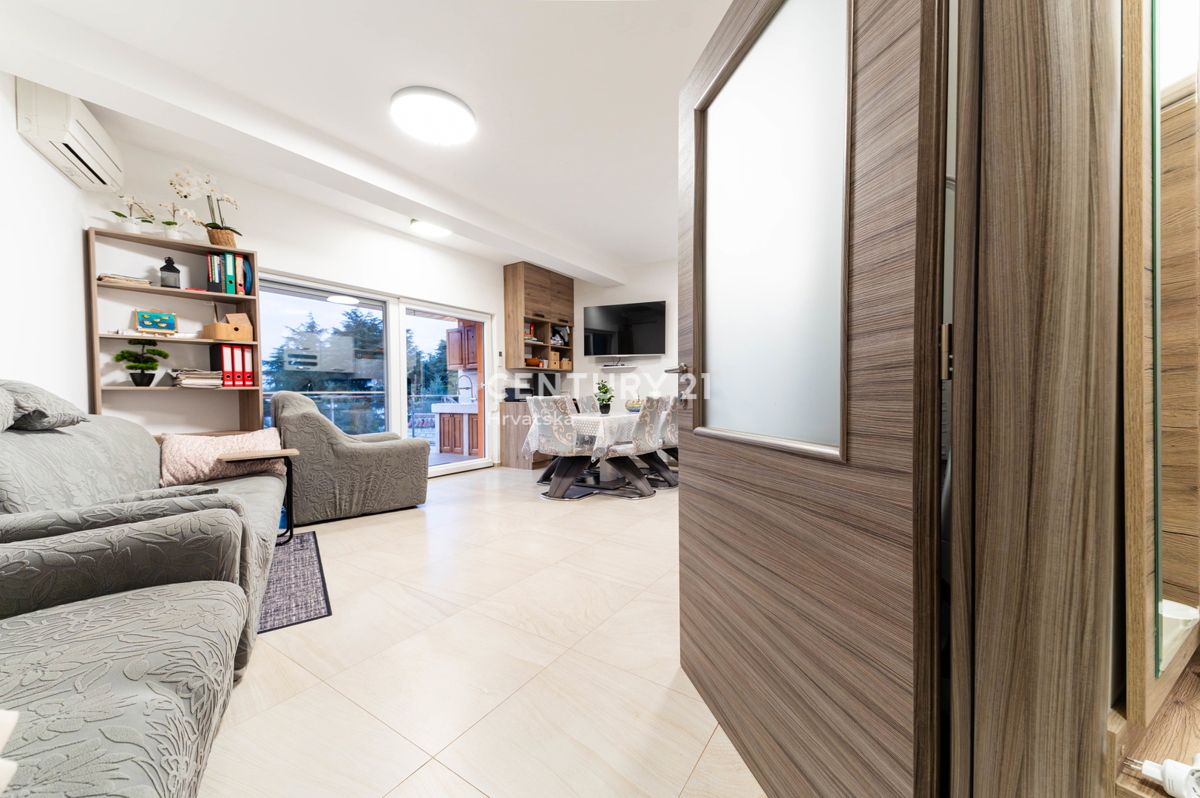 NOVIGRAD, VILA S BAZENOM, 50 METROV OD MORJA IN ČUDOVITIM POGLEDOM NA MORJE