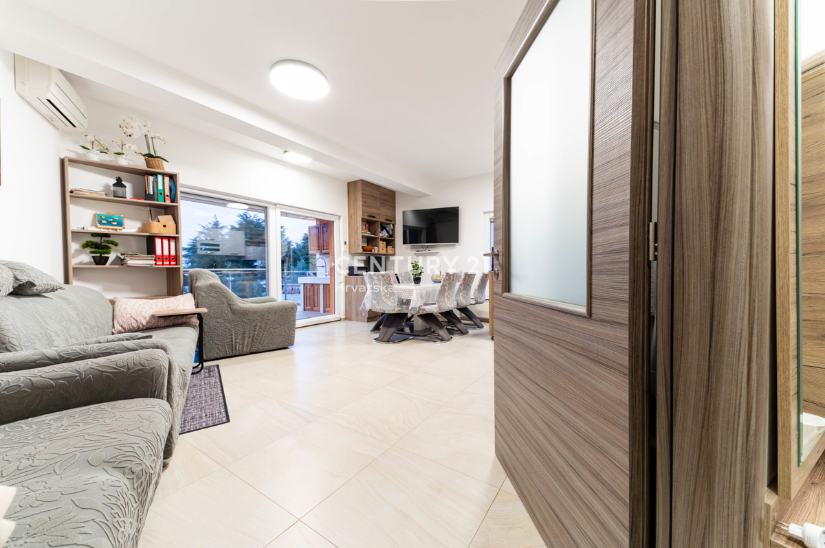 NOVIGRAD, VILA S BAZENOM, 50 METROV OD MORJA IN ČUDOVITIM POGLEDOM NA MORJE