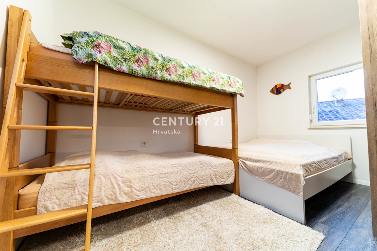 NOVIGRAD, VILA S BAZENOM, 50 METROV OD MORJA IN ČUDOVITIM POGLEDOM NA MORJE