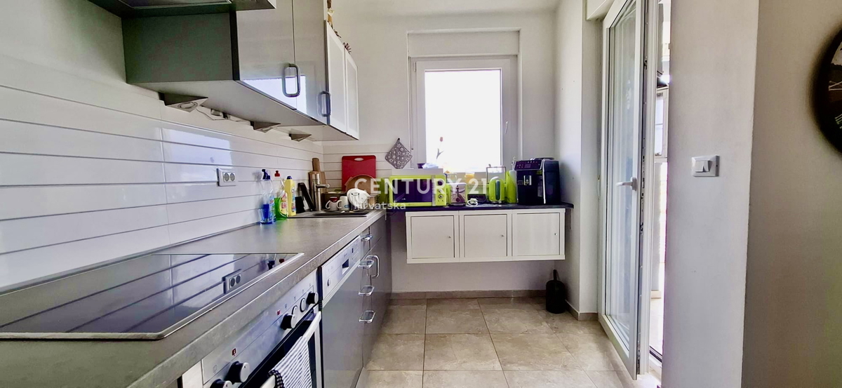 FUNTANA, STAN SAMO 600 METROV OD PLAŽE IN MORJA