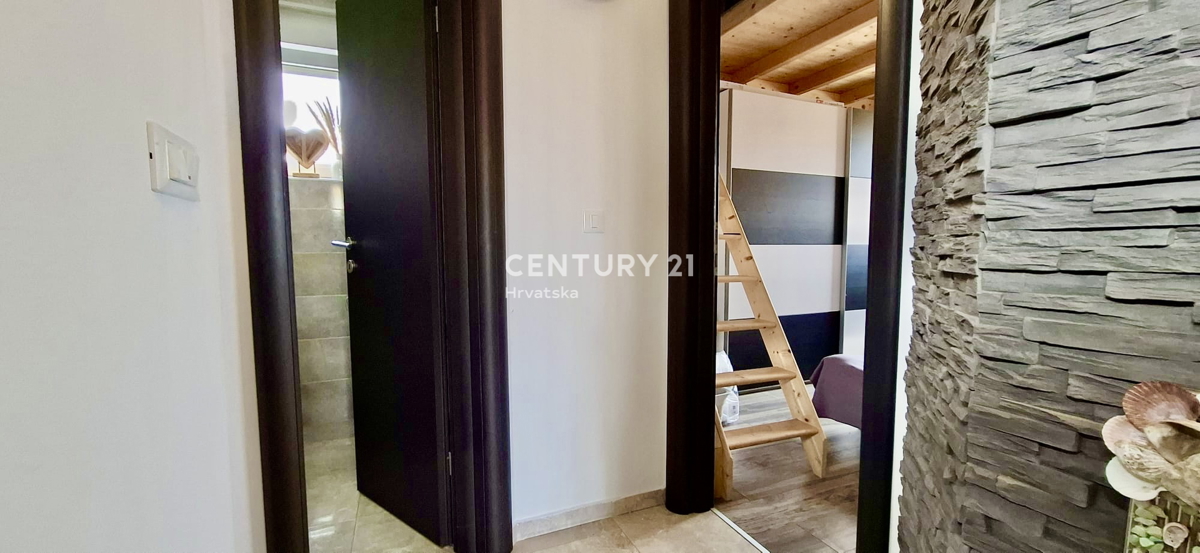 FUNTANA, STAN SAMO 600 METROV OD PLAŽE IN MORJA