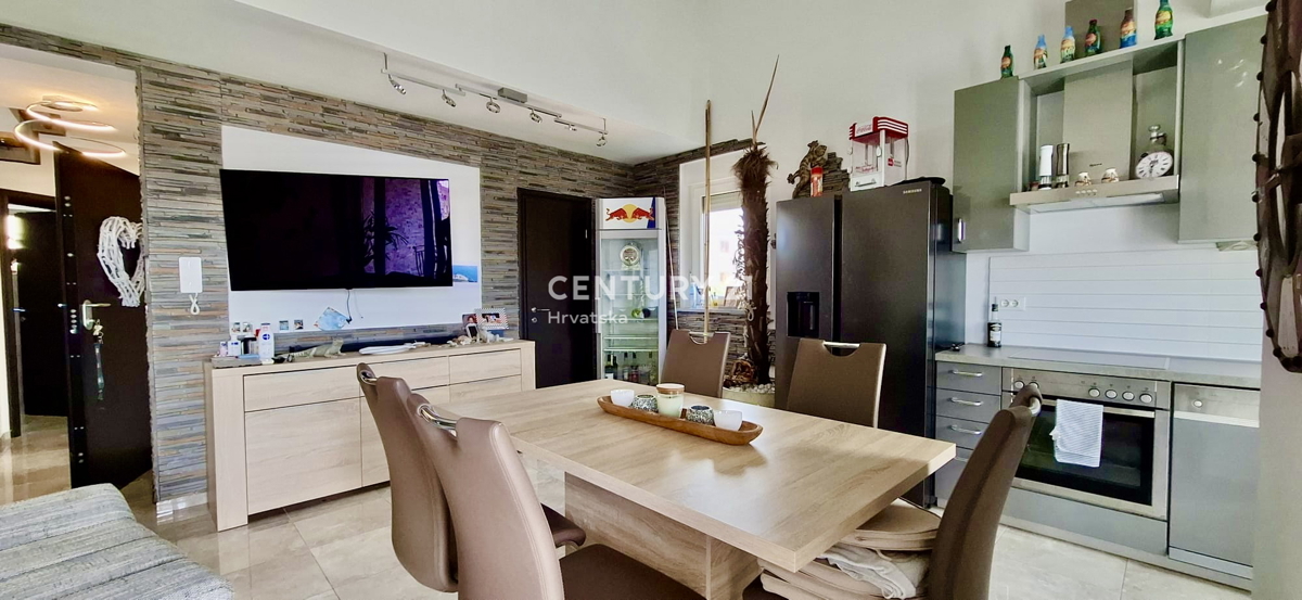 FUNTANA, STAN SAMO 600 METROV OD PLAŽE IN MORJA