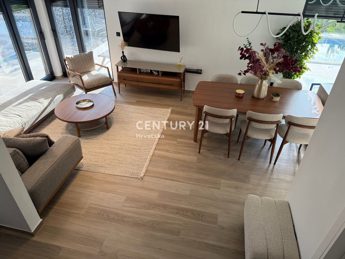 POREČ, 7 KM, NOVOGRADNJA S TROMI SPALNICAMI IN BAZENOM