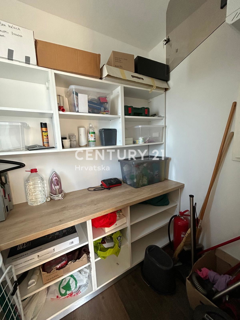 BUJE, KAMENA NOVOZIDANA VILA OBKROŽENA Z NARAVO