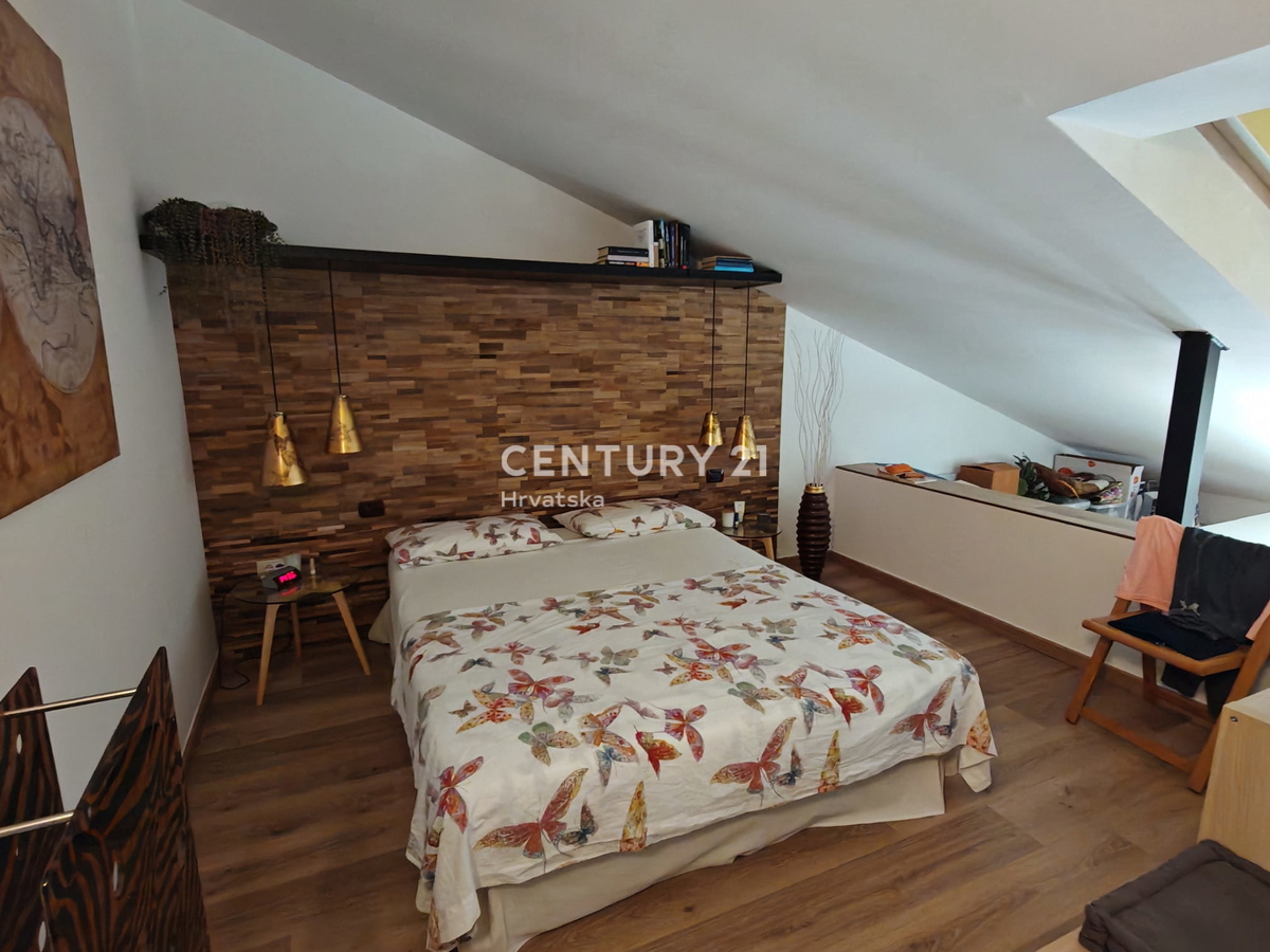 ROVINJ, PRODAJA DVOETAŽNEGA STANOVANJA