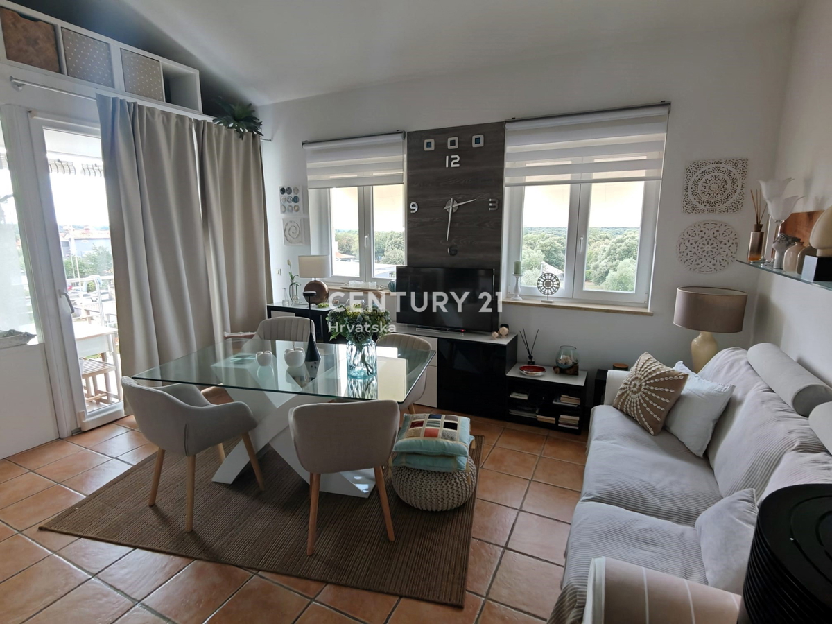 ROVINJ, PRODAJA DVOETAŽNEGA STANOVANJA