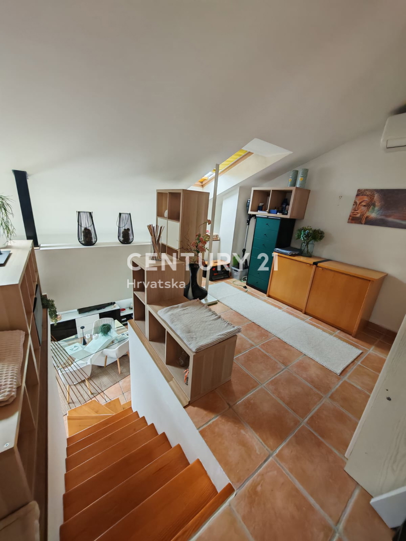 ROVINJ, PRODAJA DVOETAŽNEGA STANOVANJA