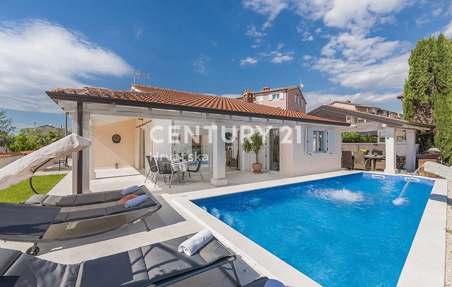 Poreč, prodaja pritlične hiše s bazenom