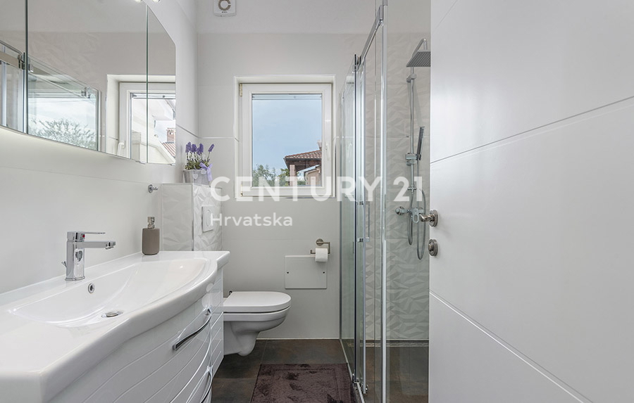 Poreč, prodaja pritlične hiše s bazenom