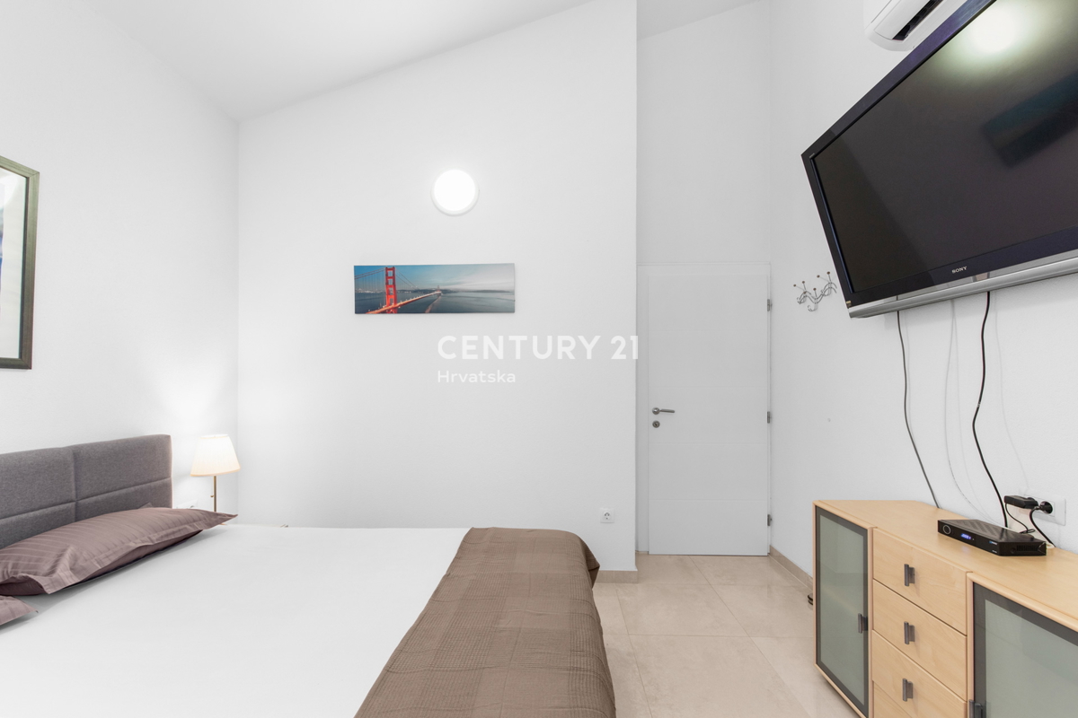 Poreč, prodaja pritlične hiše s bazenom