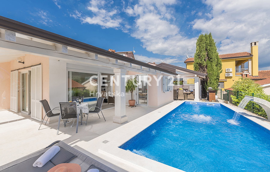 Poreč, prodaja pritlične hiše s bazenom