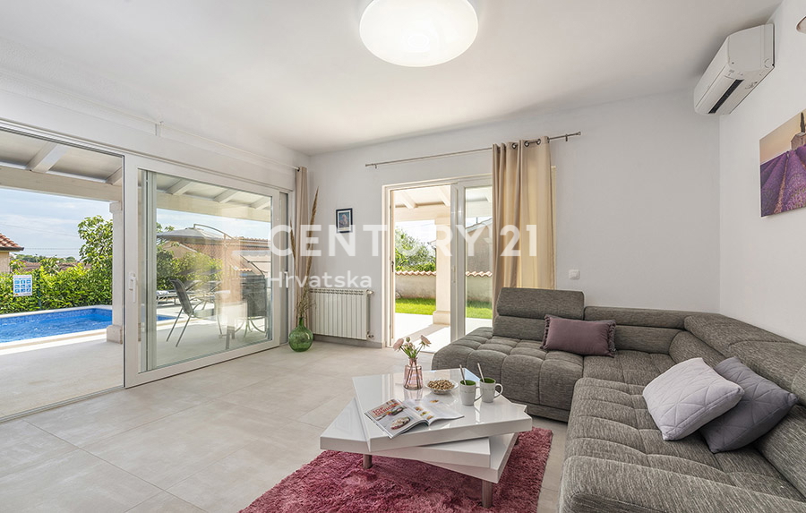 Poreč, prodaja pritlične hiše s bazenom