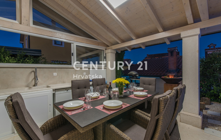 Poreč, prodaja pritlične hiše s bazenom