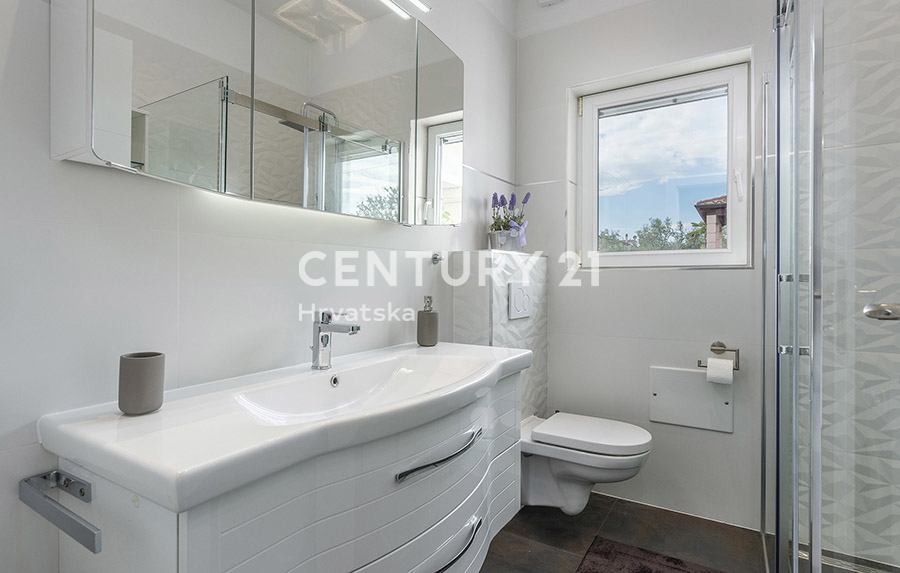 Poreč, prodaja pritlične hiše s bazenom