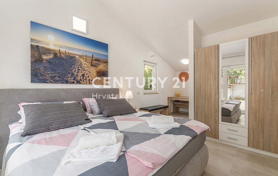 Poreč, prodaja pritlične hiše s bazenom