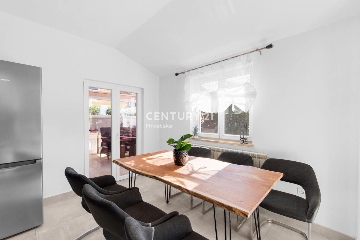 Poreč, prodaja pritlične hiše s bazenom