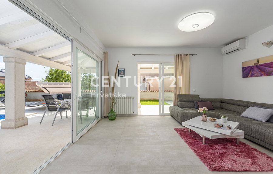 Poreč, prodaja pritlične hiše s bazenom