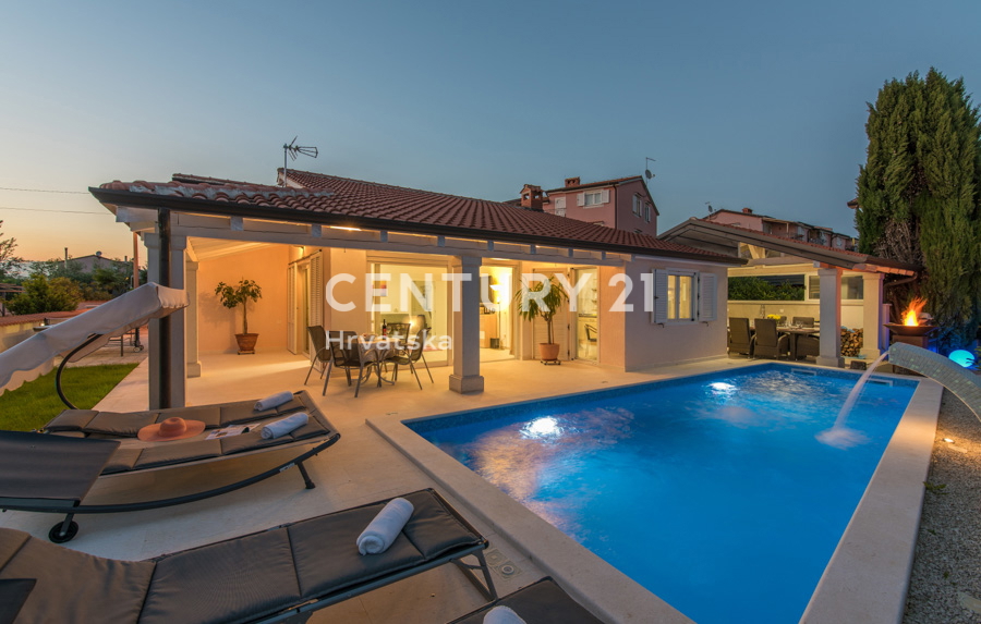 Poreč, prodaja pritlične hiše s bazenom